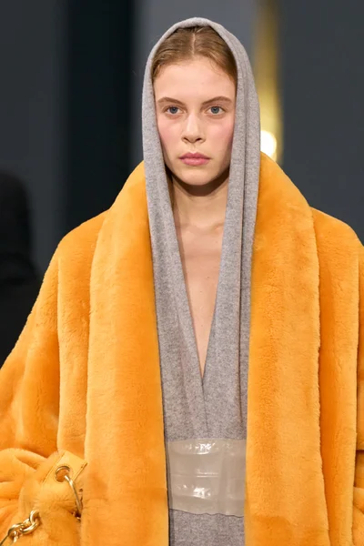 Look 14